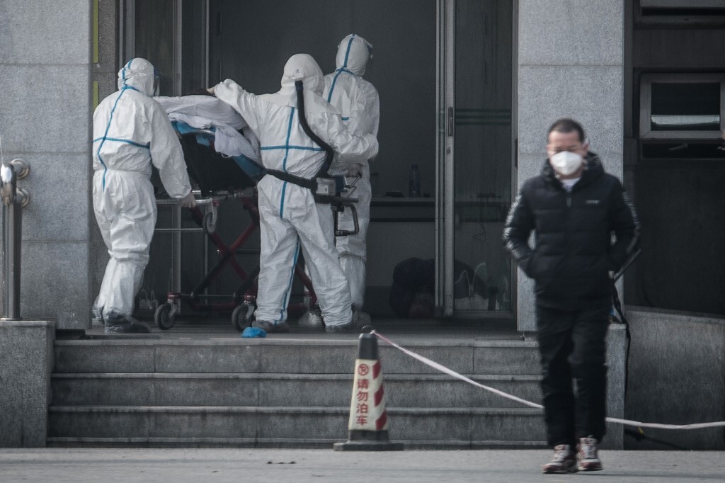 Prise en charge d'un patient suspecté d'être atteint du 2019-nCoV (photo AFP)