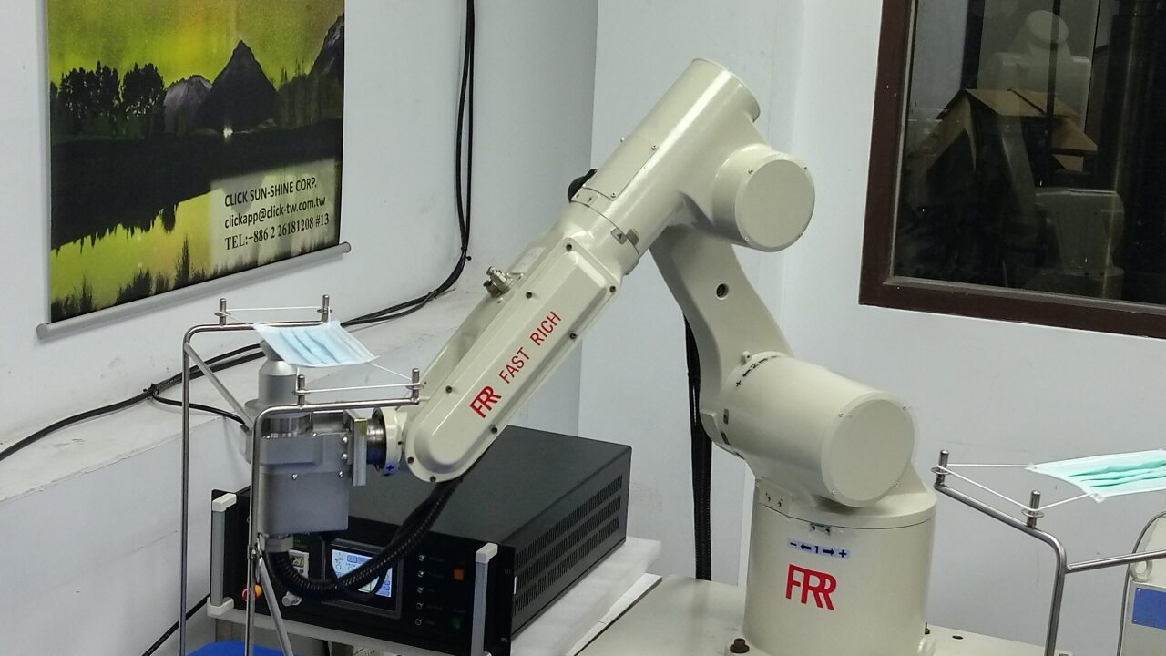 Le gouvernement commande 30 machines supplémentaires pour augmenter la production de masques chirurgicaux