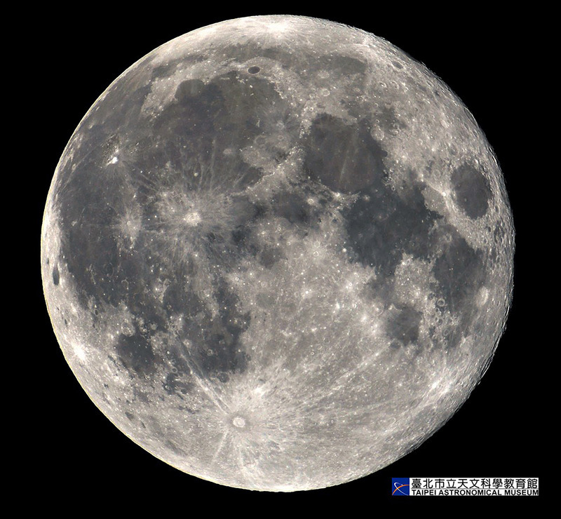 A vos objectifs ! Une super lune pourra être observée dans la nuit de lundi à mardi