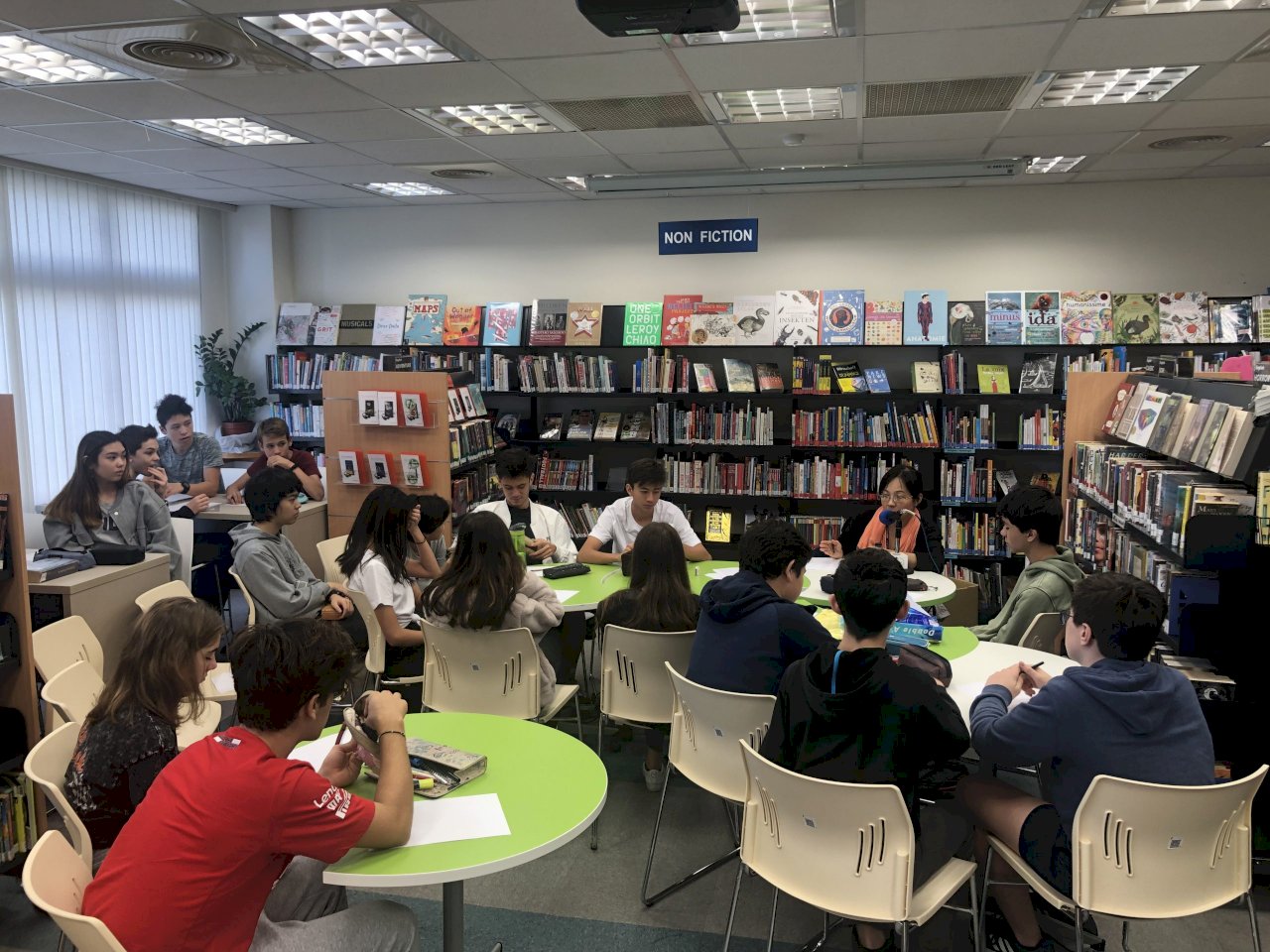 Li Chin Lin avec la classe de 3e du LFT (photo fournie par le LFT)