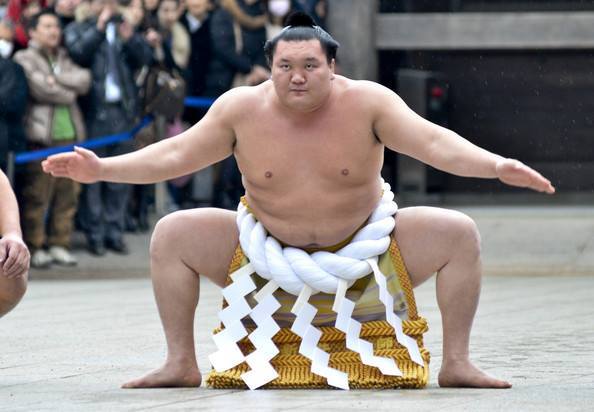 Hakuko a remporté son 44ème yushôen battant Hakuryu lors du Grand Tournoi de sumo d'Osaka (Image : Facebook Hakuko Sho)