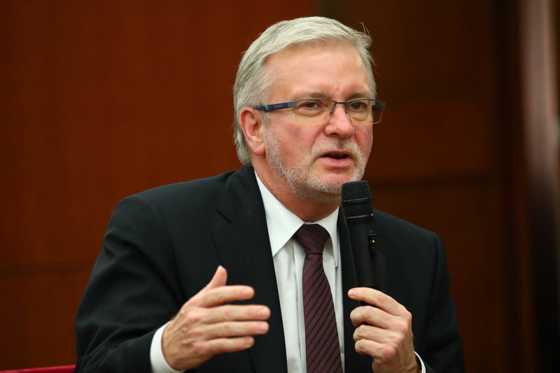 Plus de 100 députés européens réclament l’invitation du ministre de la Santé taiwanais à l’AMS