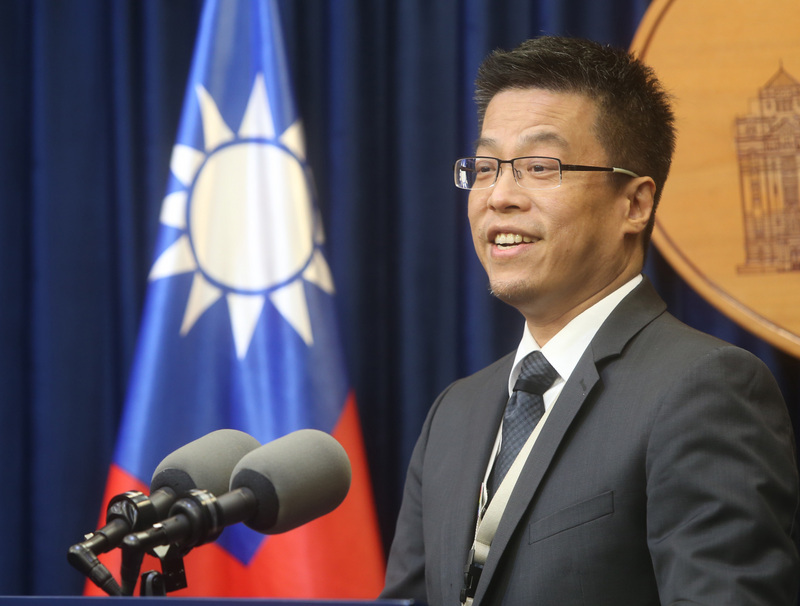 Su Jia-chyuan au secrétariat du palais présidentiel et David Lee à la SEF