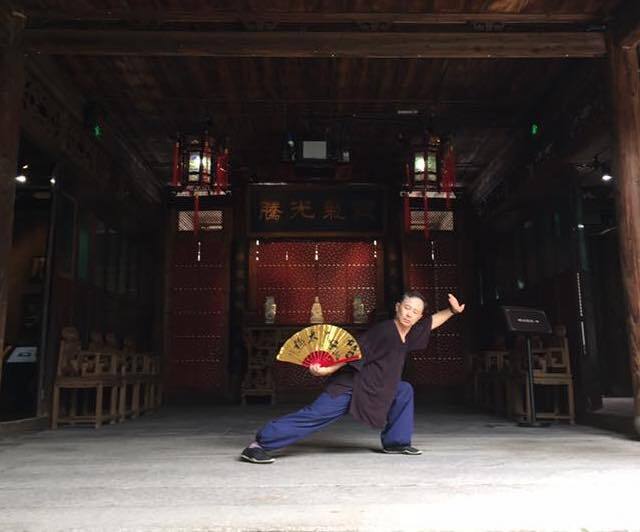 Maître Lu à l'éventail de Huang Feihong, style Hung Gar - Crédit Photo : Lu Wen-rui