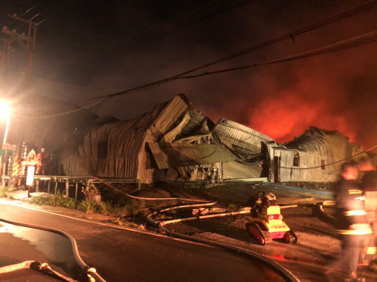 Incendie dans l’entrepôt d’accessoires de la célèbre compagnie de théâtre pour enfant Paperwindmill