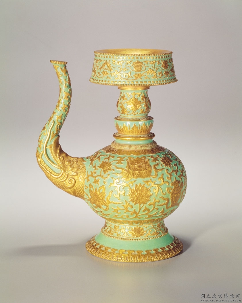 Vases et aiguières en céramique