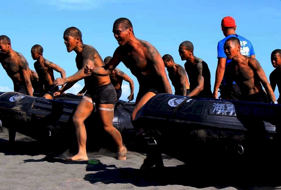 Trois soldats dans un état critique après un accident durant un exercice en mer