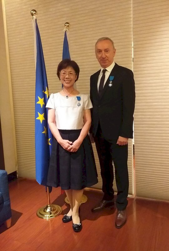 Yu Mei-nu décorée par la France