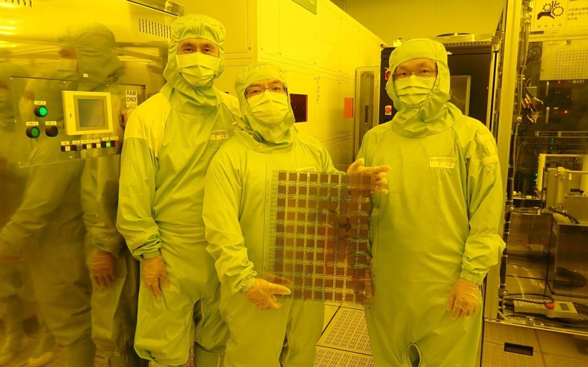 Taiwan développe le tout premier écran réfléchissant à semi-conducteurs au monde fabriqué sur une ligne GEN2.5
