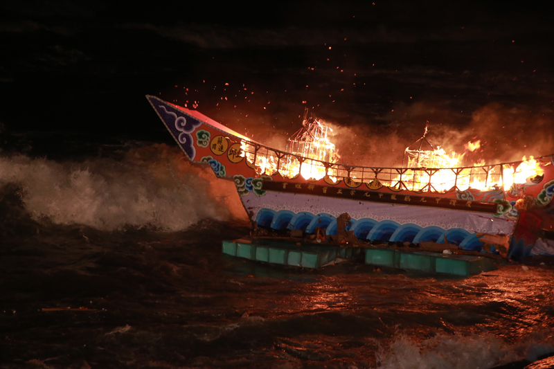 Entre l'eau et le feu : retour sur le Mois des Fantômes à Keelung