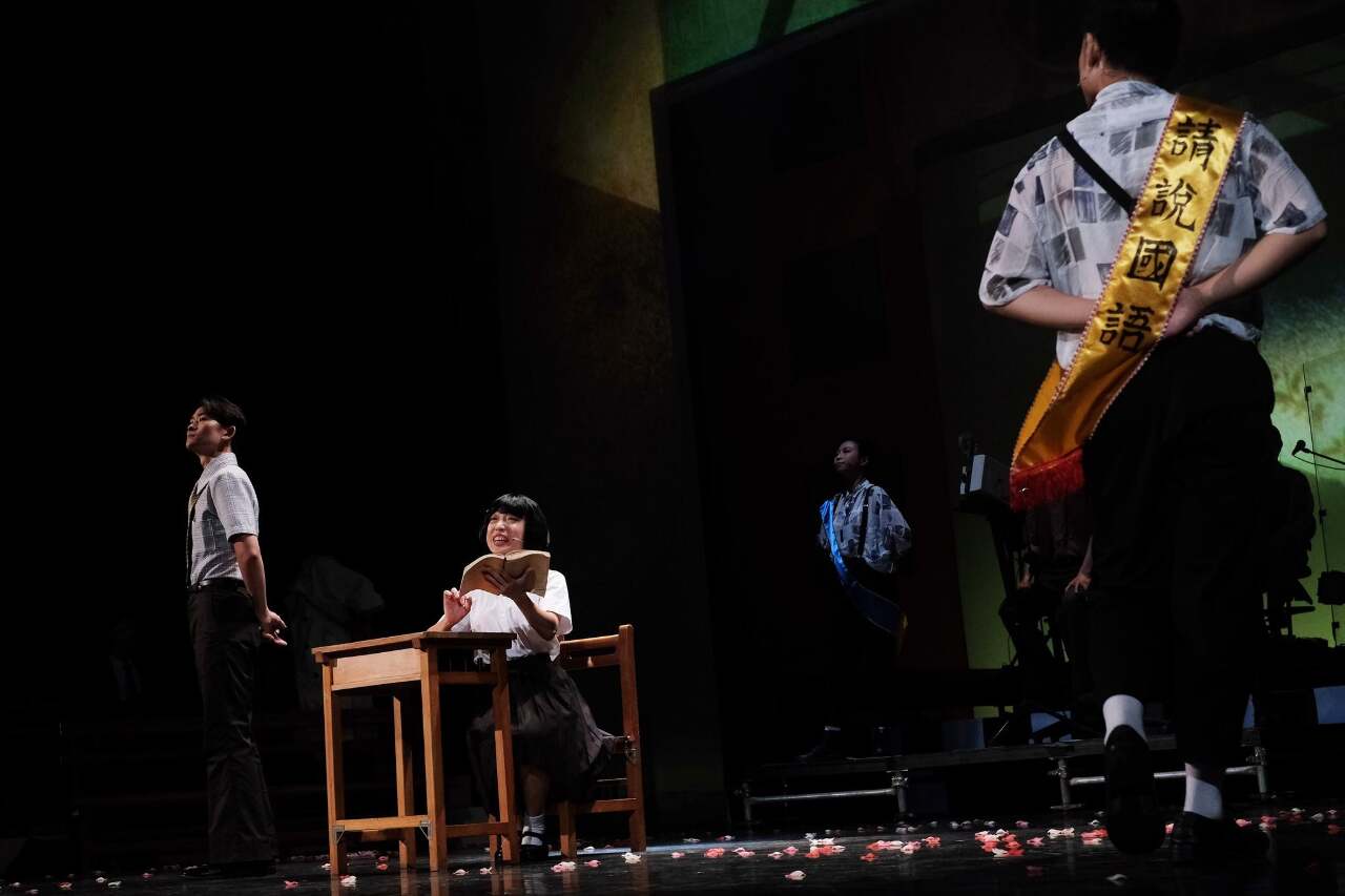 Spécial théâtre : la disparition des langues maternelles traitée sur les planches