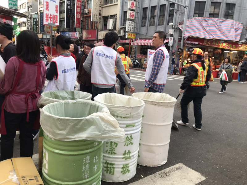 Poubelles publiques ou pas de poubelles publiques : telle est la question !