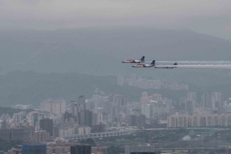 Le ministère de la Défense rassure la population après le survol de la capitale par les avions