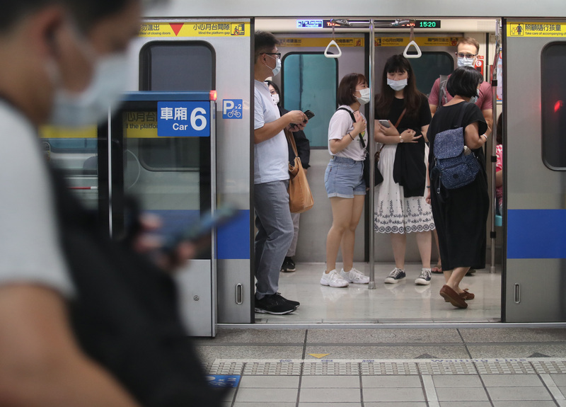 Courrier: tourisme et transports en commun
