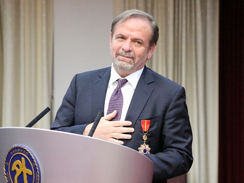 Taiwan décore Giuseppe Izzo pour ses contributions aux échanges taiwano-européens
