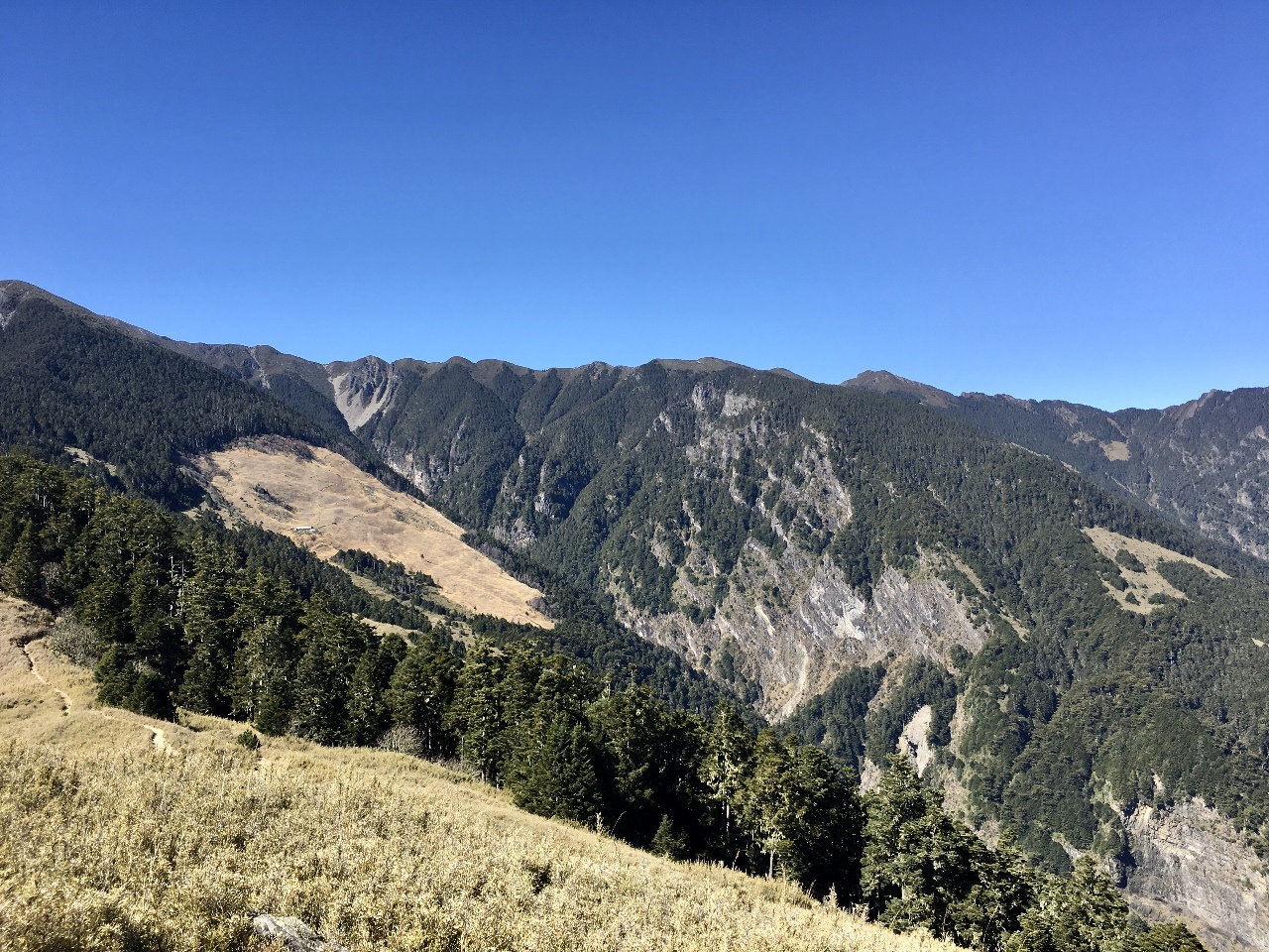 Le mot Hsieh (謝), le pic est de Syue shan, dapaidang, village militaire