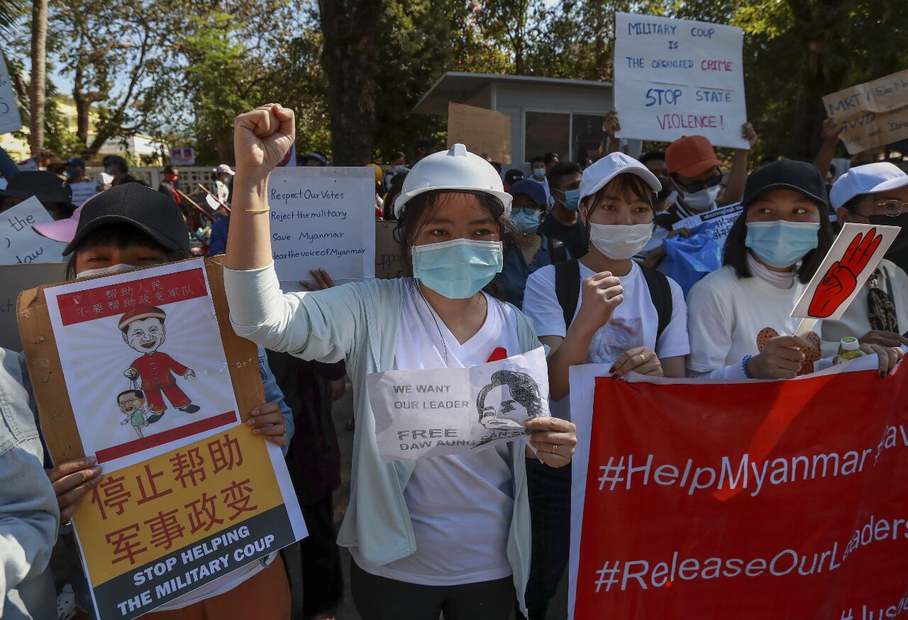 Pourquoi les manifestants de Birmanie s’en sont pris à des bâtiments industriels chinois ?