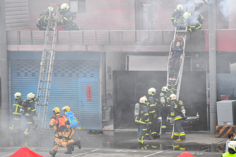 Le vieillissement des équipes de la protection civile inquiète le gouvernement