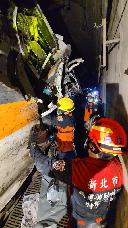 Bilan provisoire du déraillement d'un train Taroko: 48 morts (mise à jour continue)
