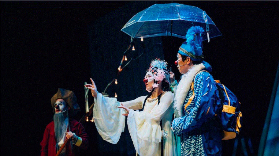 Quand les clowns rencontrent l'opéra de Pékin