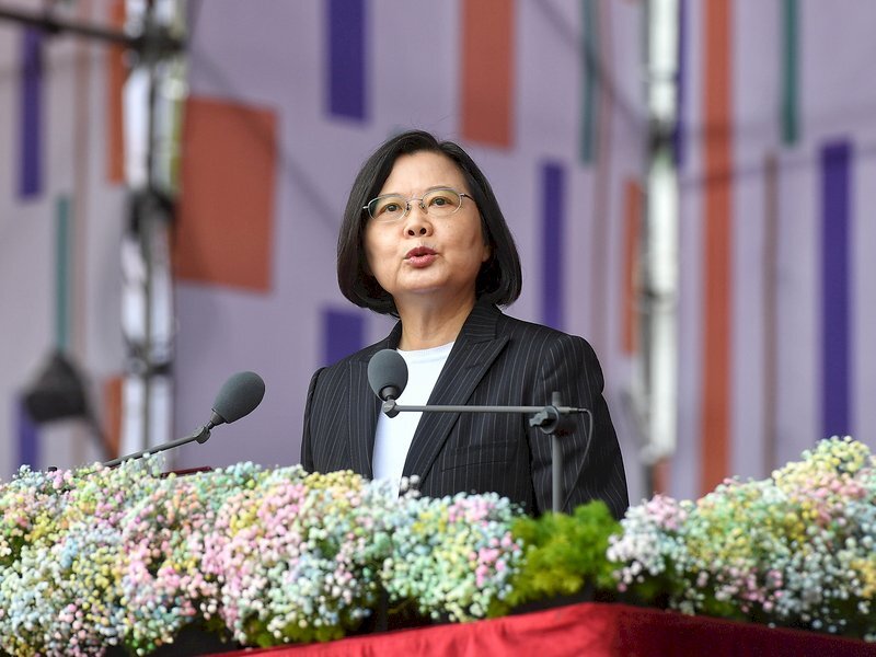 La cote de popularité de Tsai Ing-wen descend au-dessous des 50 %