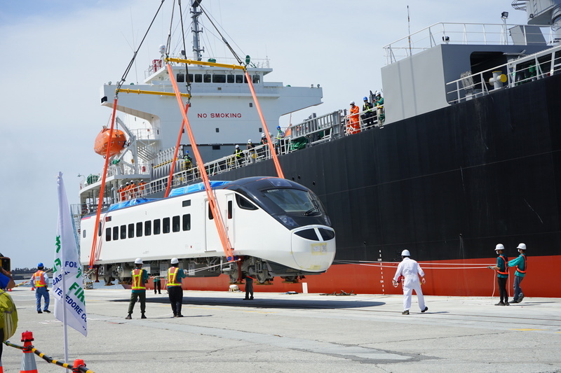 Les rames EMU 3000 achetées auprès du Japon arrivent à Taiwan