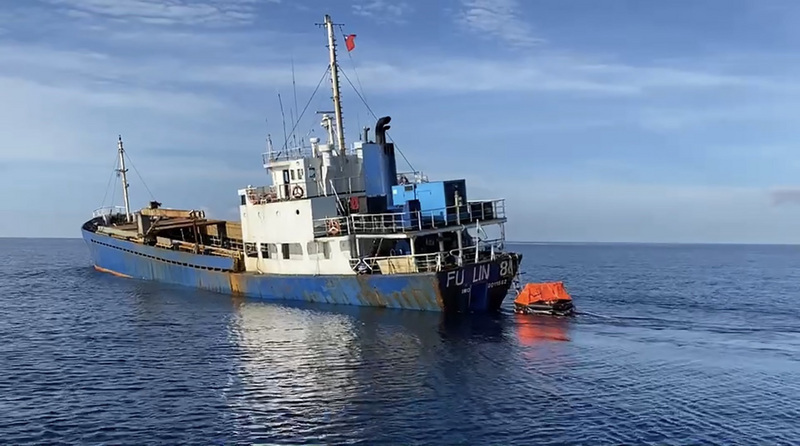 Dix marins indonésiens en détresse secourus par les garde-côtes