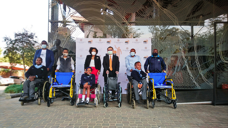 Taïwan offre des fauteuils roulants à la Fondation Mandela en Afrique du Sud