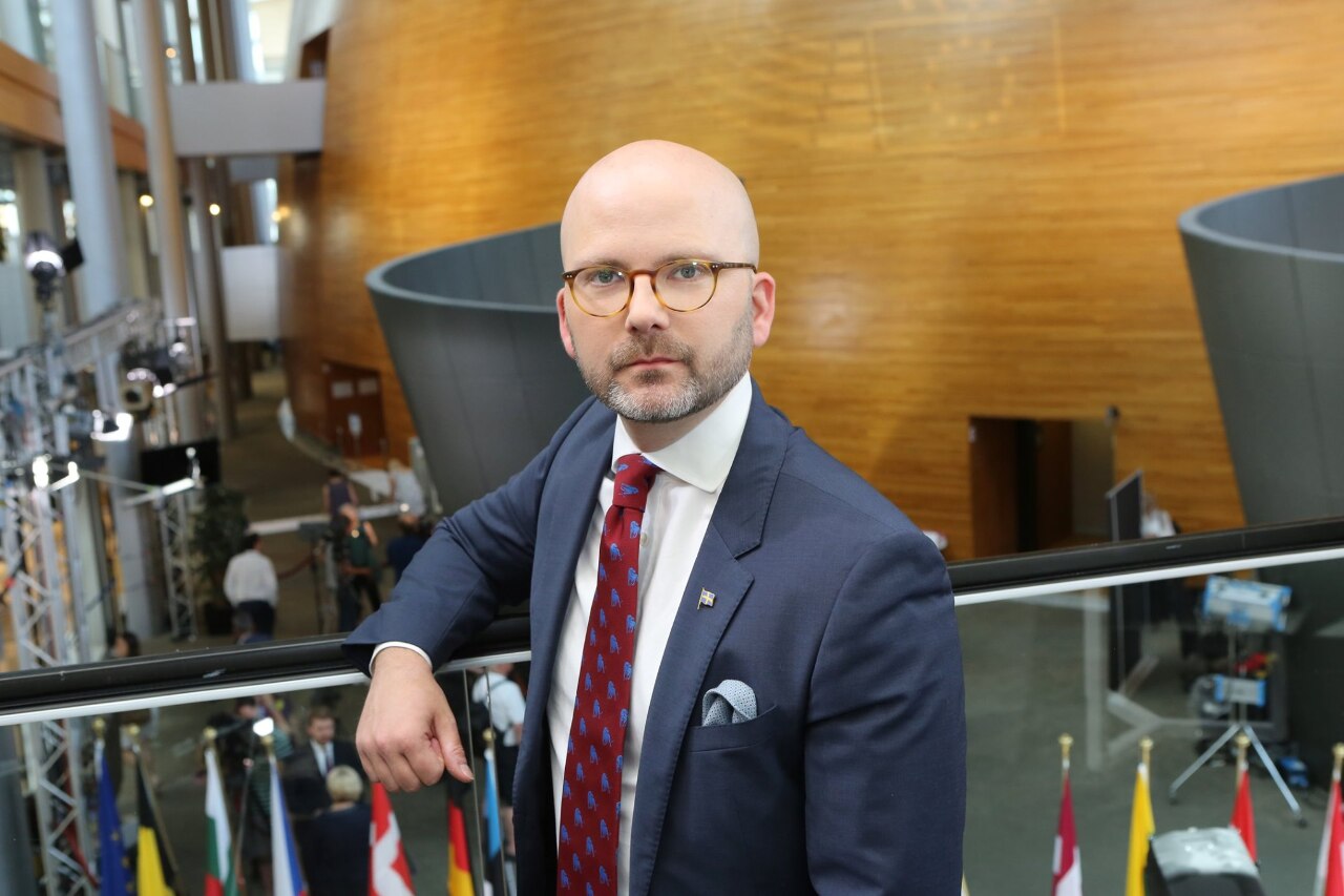 Entretien avec le député européen Charlie Weimers sur le rapport des relations entre l’Europe et Taiwan