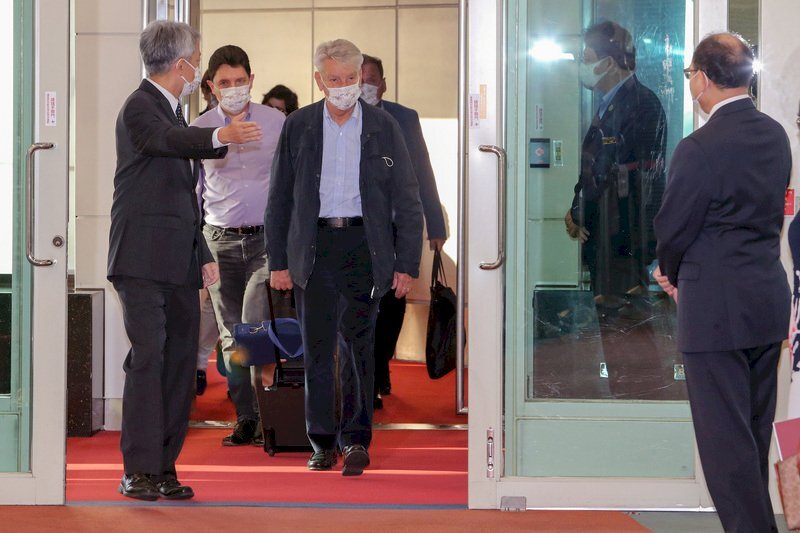Une délégation sénatoriale française arrive à Taipei