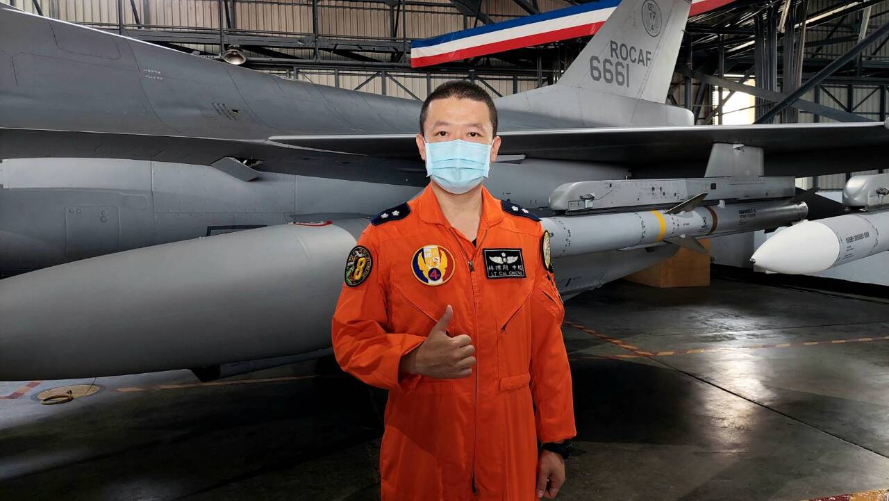 Mise en service de la version modernisée de 64 avions de chasse F-16V