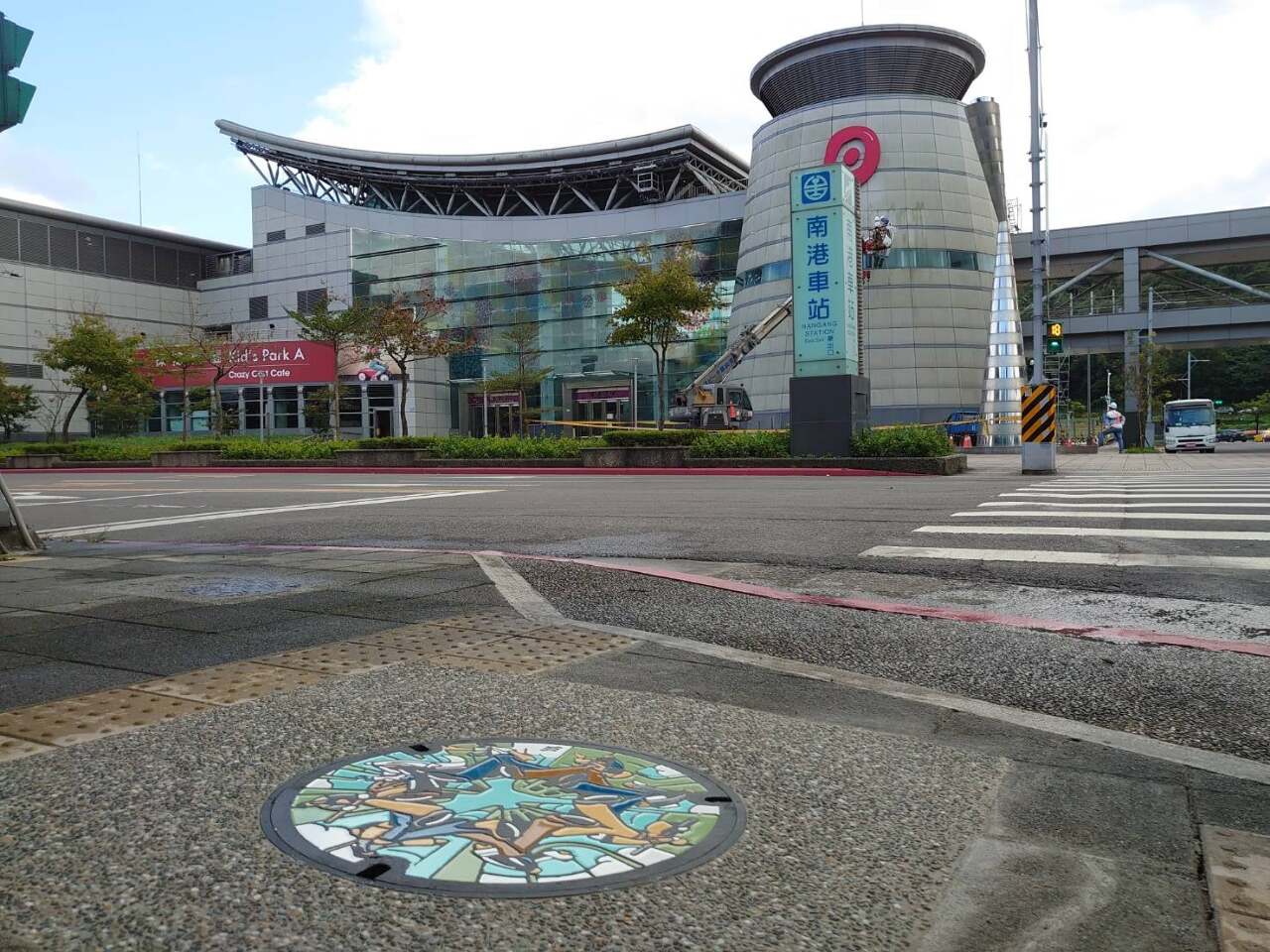Plaque d'égout décorée de la ville de Taipei (photo facebook TaipeiWow)