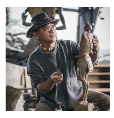 La participation du sculpteur Sakuliu à la Biennale de Venise annulée