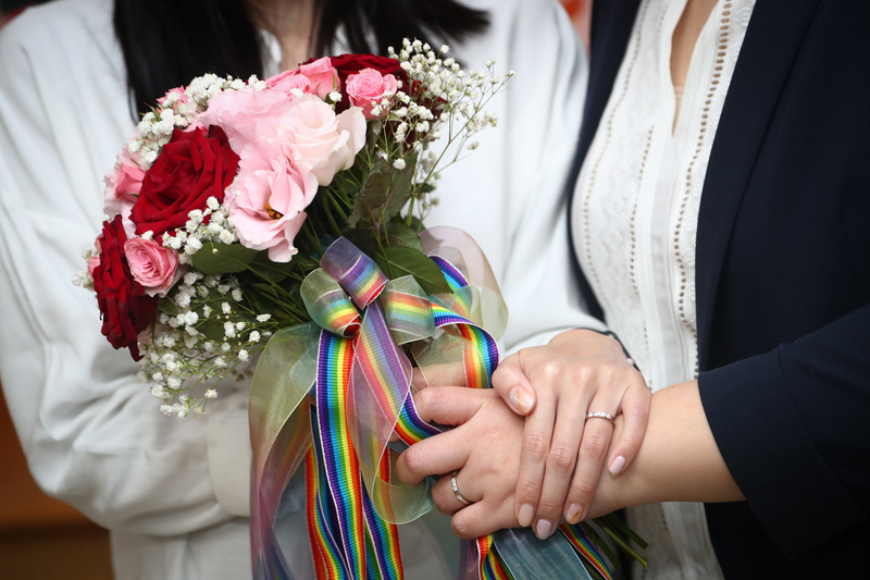 L’autorisation parentale n’est plus nécessaire pour les mariages de couples  de même sexe entre 18 et 20 ans