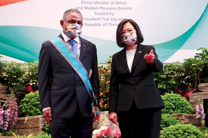 Le Premier ministre du Belize accueilli en grande pompe