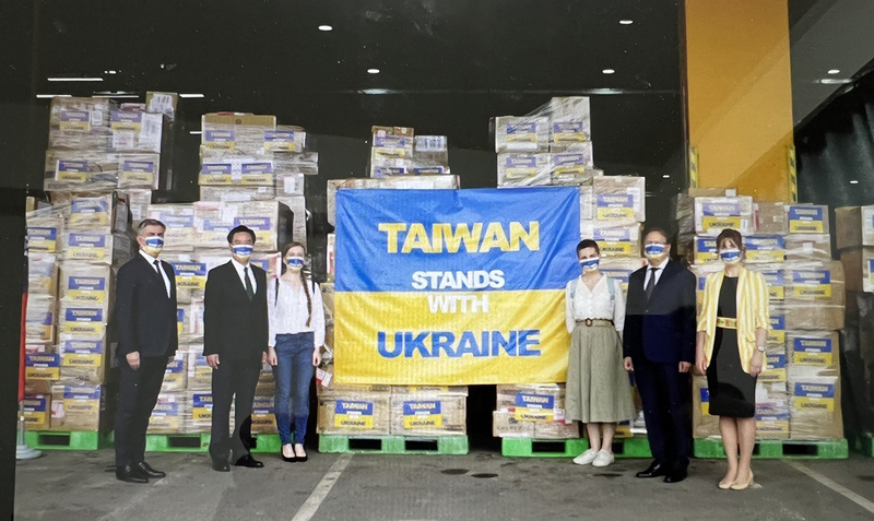 Taïwan expédie les premiers dons de matériels aux réfugiés ukrainiens