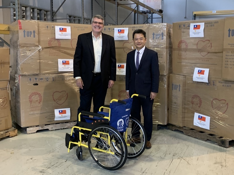 Une fondation caritative taïwanaise fait don de fournitures pour les Haïtiens à mobilité réduite
