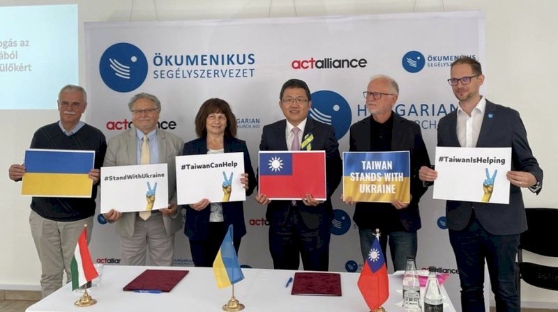 Taïwan fait don d’1,5 million de dollars d’aide à une ONG hongroise pour aider les réfugiés ukrainiens
