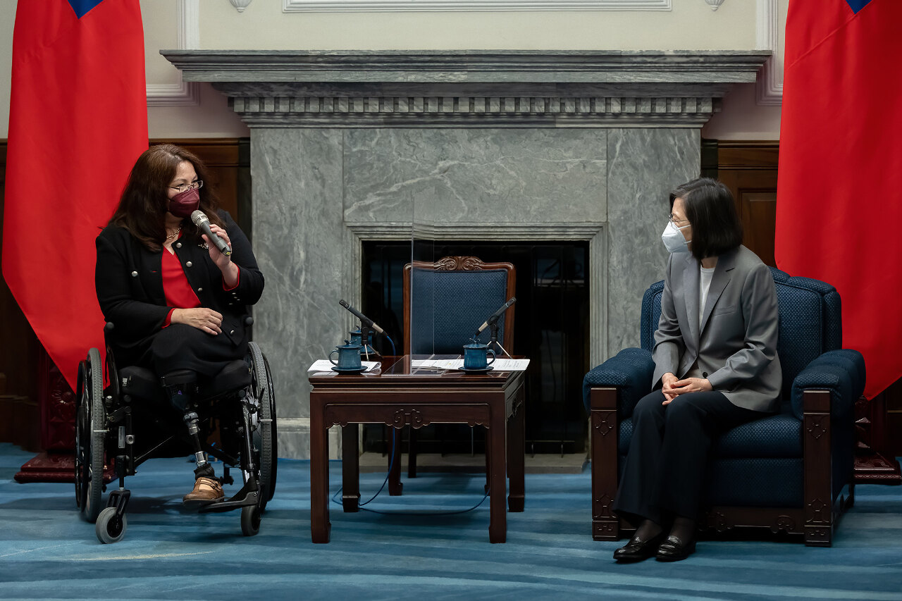 Tammy Duckworth réitère le soutien de la branche législative américaine à la sécurité de Taïwan