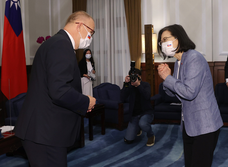 La présidente Tsai Ing-wen reçoit la délégation slovaque au palais présidentiel