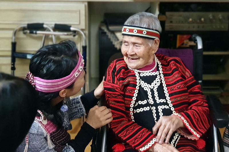 Taiwan perd deux gardiennes majeures de la tradition des tatouages aborigènes