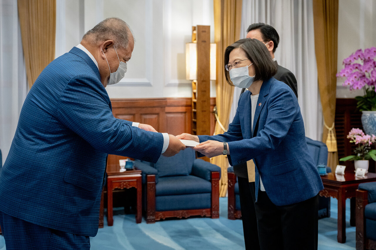 Lettres de créances de l’ambassadeur de Tuvalu présentées à la présidente Tsai Ing-wen