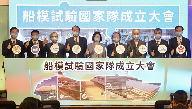 Tsai Ing-wen à Kaohsiung pour promouvoir la construction navale nationale