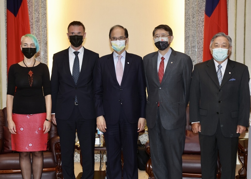 Le représentant tchèque reçu par le président parlementaire Yu Shyi-kun