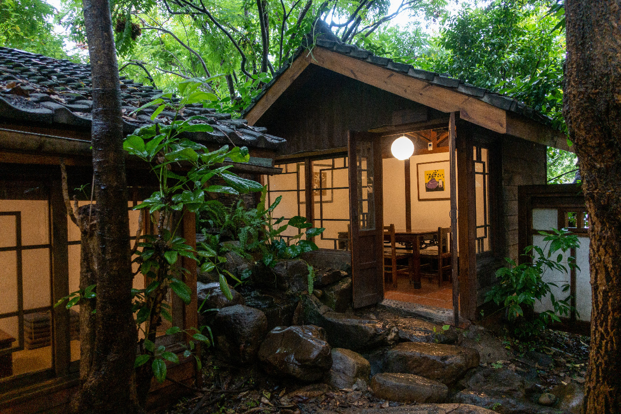 La maison de thé « Wuwei Caotang », le charme du bois au cœur de Taichung