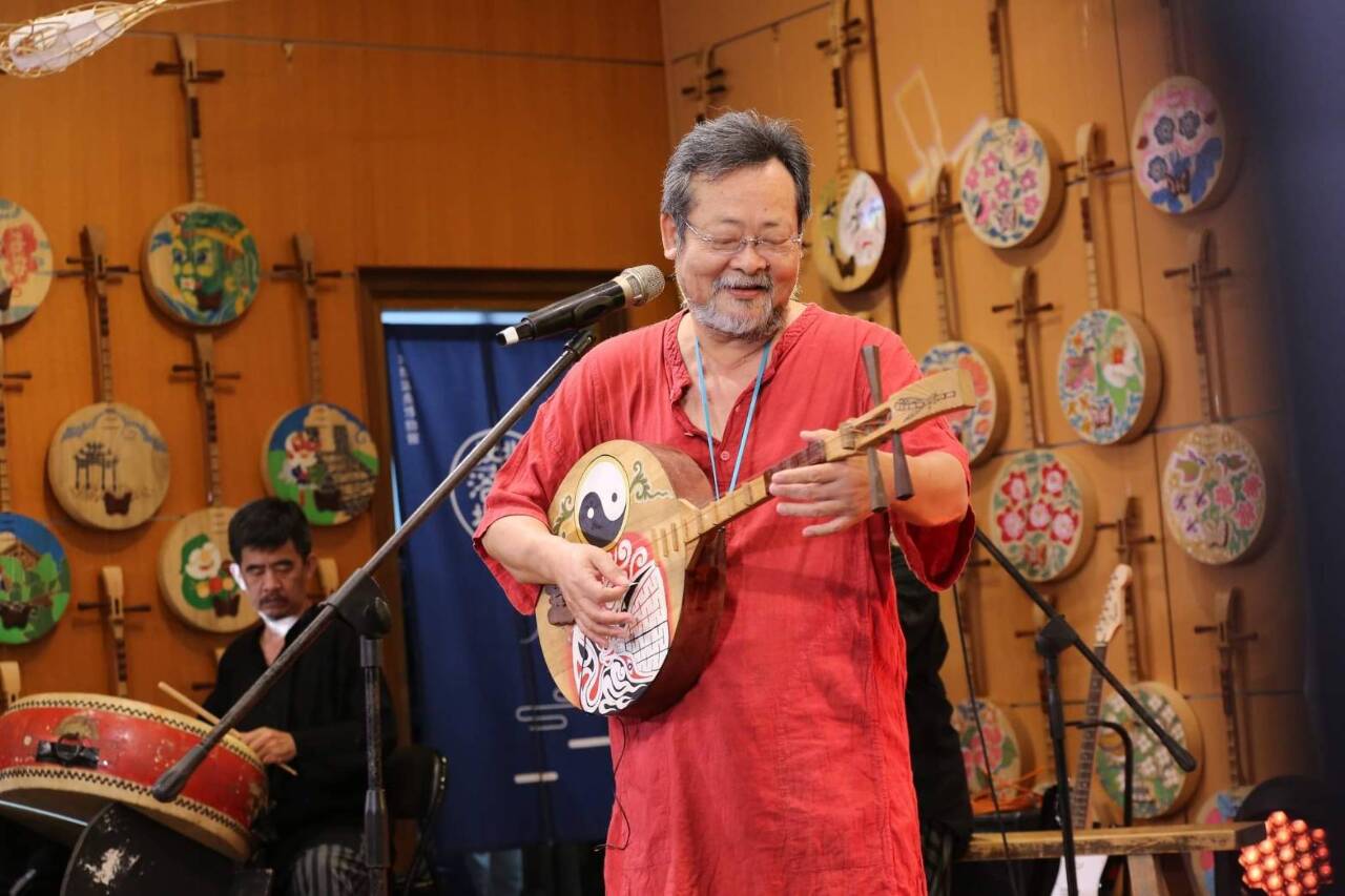 Le Festival du yueqin et de la chanson folk et fait rayonner la musique traditionnelle taiwanaise à Beitou. Sur la photo, Chen Ming-chang, le fondateur de l'association. (Image : Taiwan Yueqin Folk Music Association)