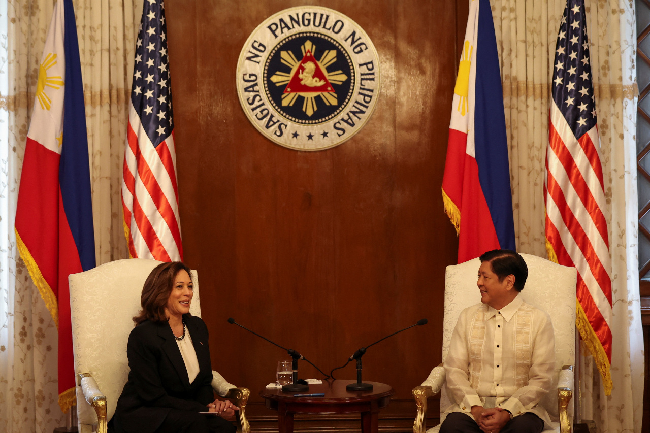 La vice-présidente américaine Kamala Harris en visite aux Philippines pour rencontrer le président philippin Ferdinand Marcos Jr. (Image : Reuters)