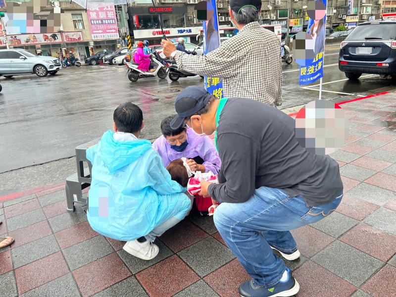 Une candidate au conseil municipal de Taipei attaquée par un passant