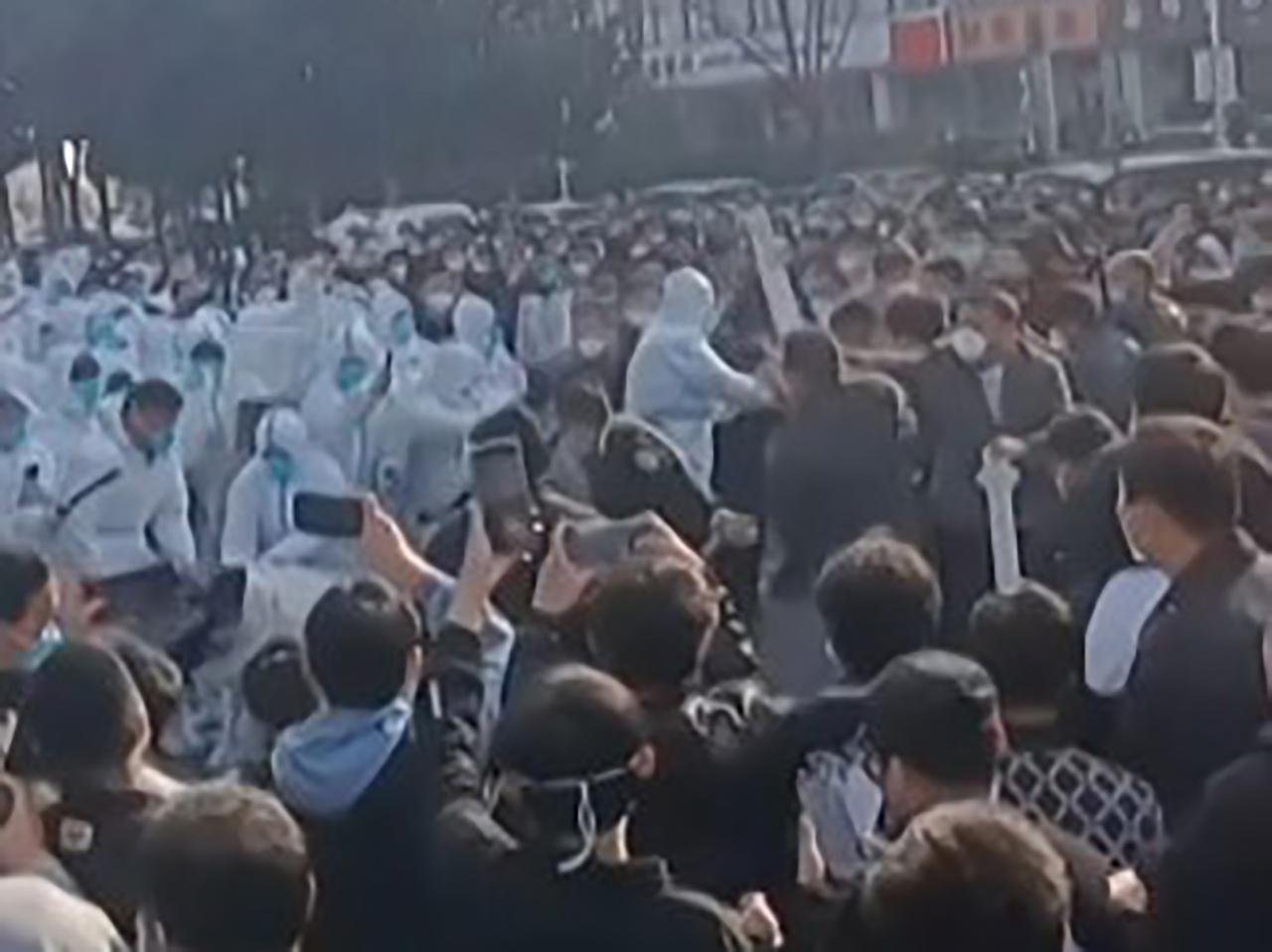 Plus de 20 000 travailleurs de Foxconn quittent l'usine de Zhangzhou, en Chine, après une semaine secouée de manifestations violentes