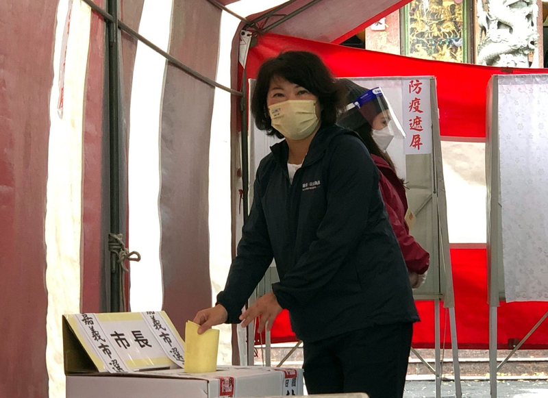Chiayi : les électeurs reconduisent la maire KMT Huang Min-hui